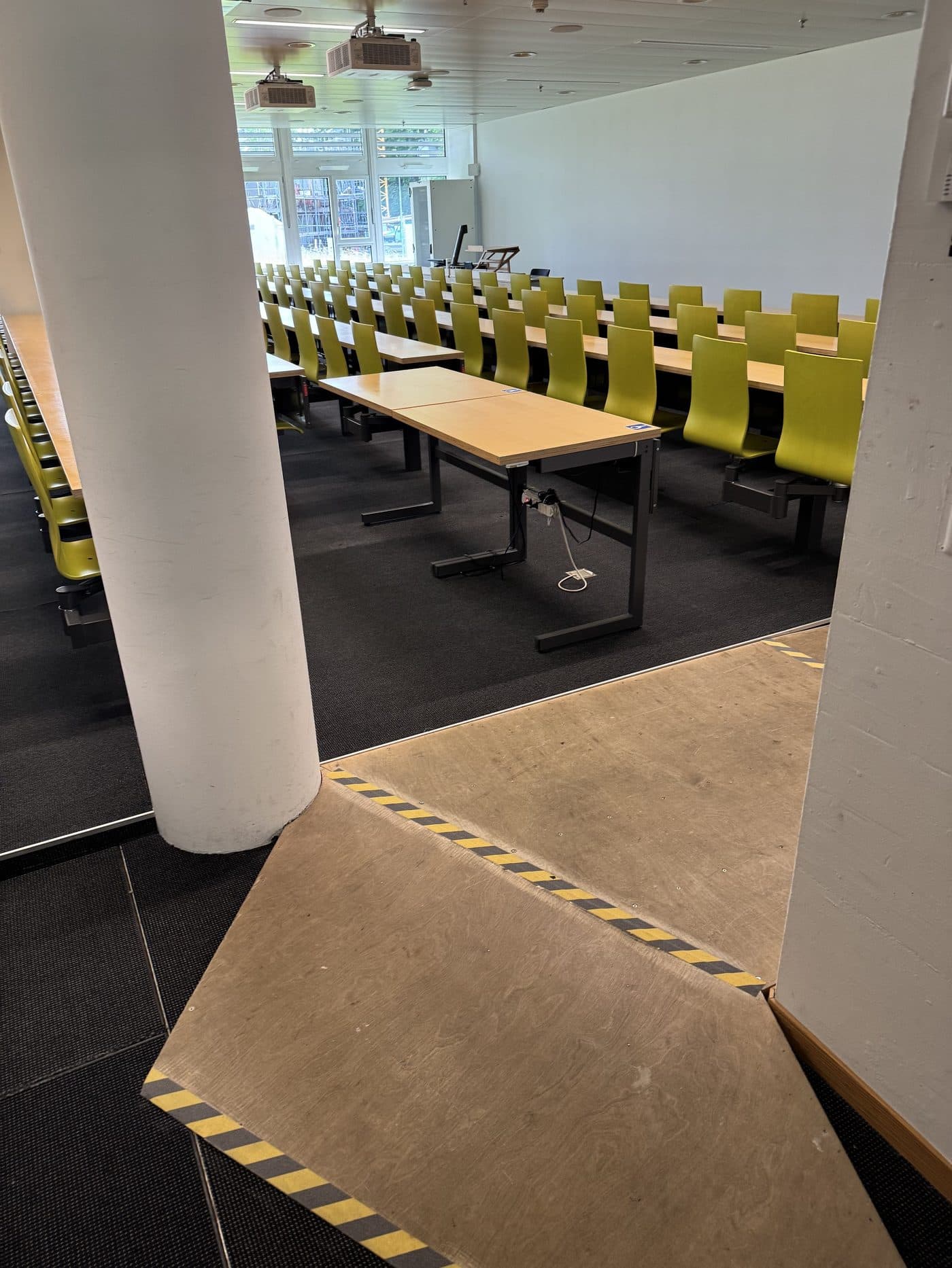 BIN-1-B.01 Hörsaal: room view