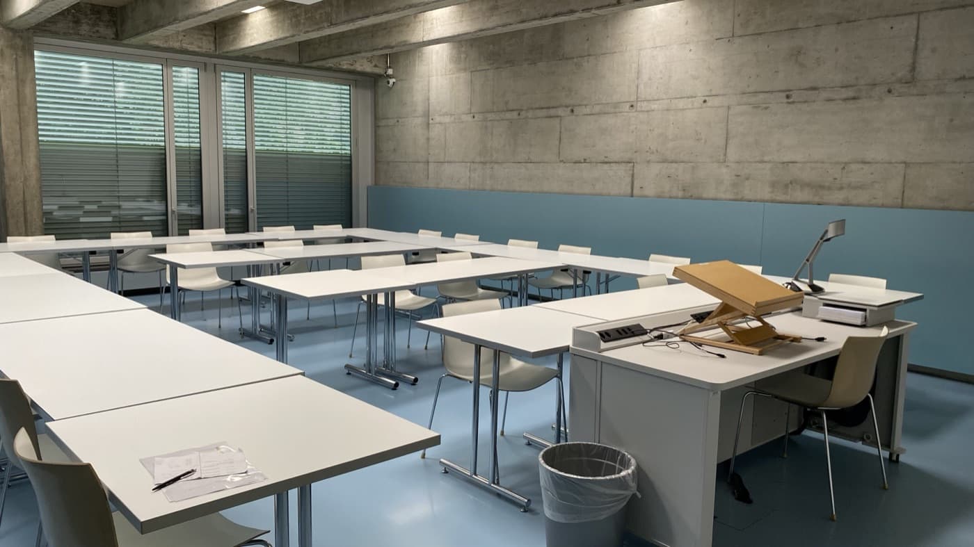 FRE-D-15 Seminarraum room view