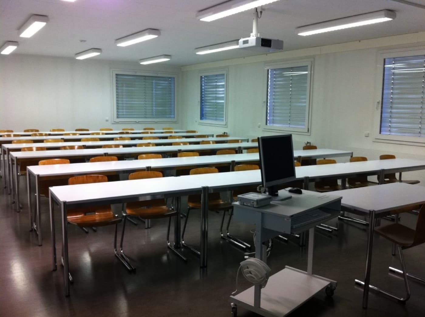 SOE-E-8 Seminarraum room view