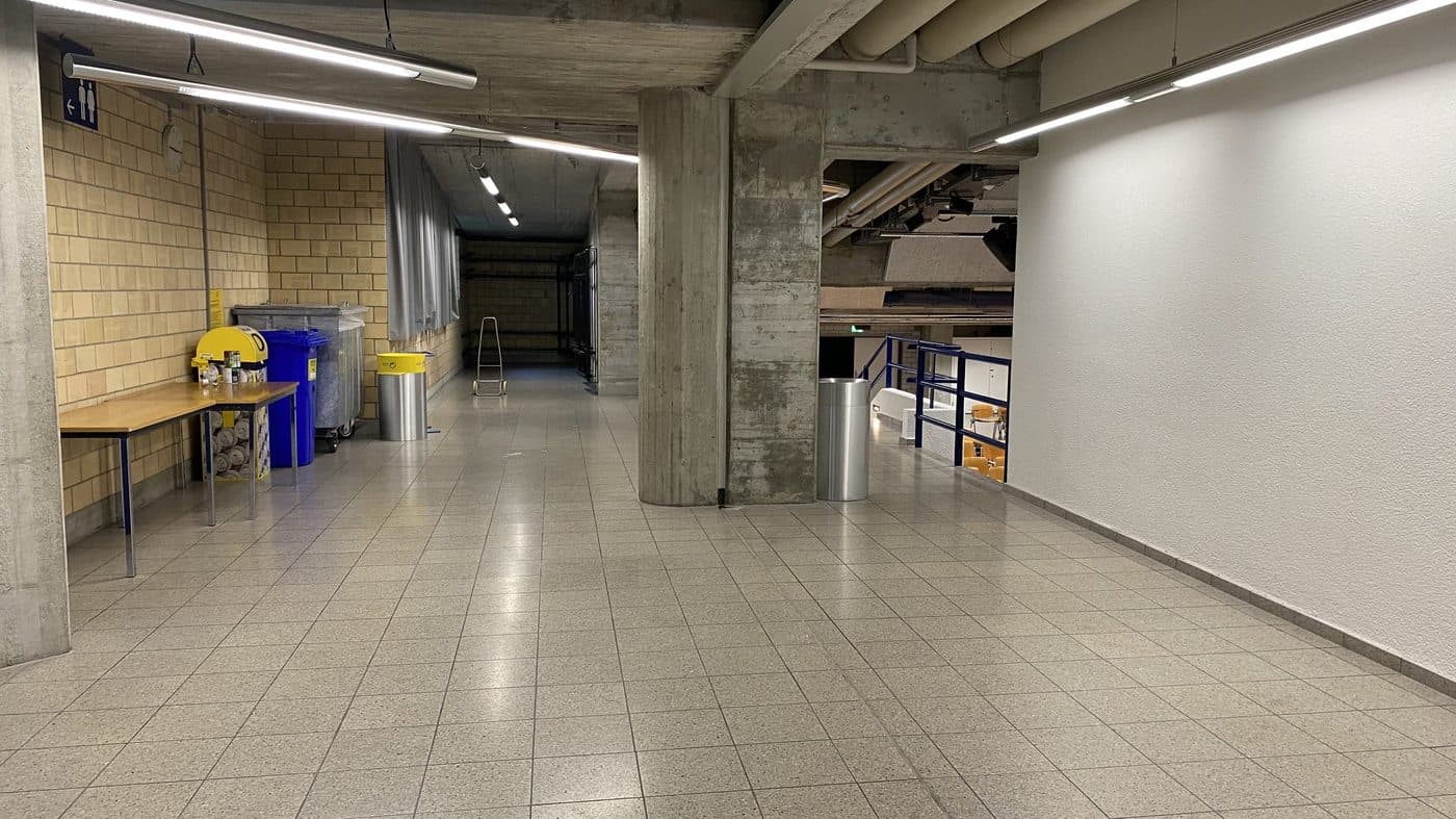 Y21-F-65 Theatersaal und Seitenraum: room view